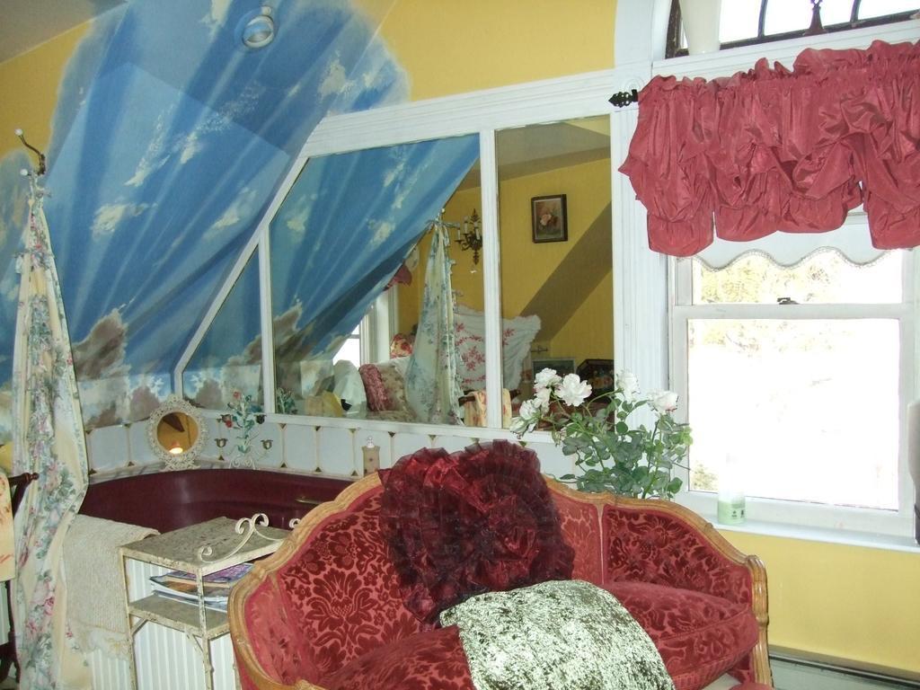 Enchanted Nights Bed & Bath Kittery Ruang foto